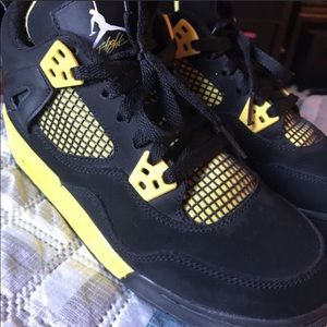 Jordan 4 THUNDERS